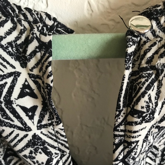 Patterned Romper - Picture 3 of 4